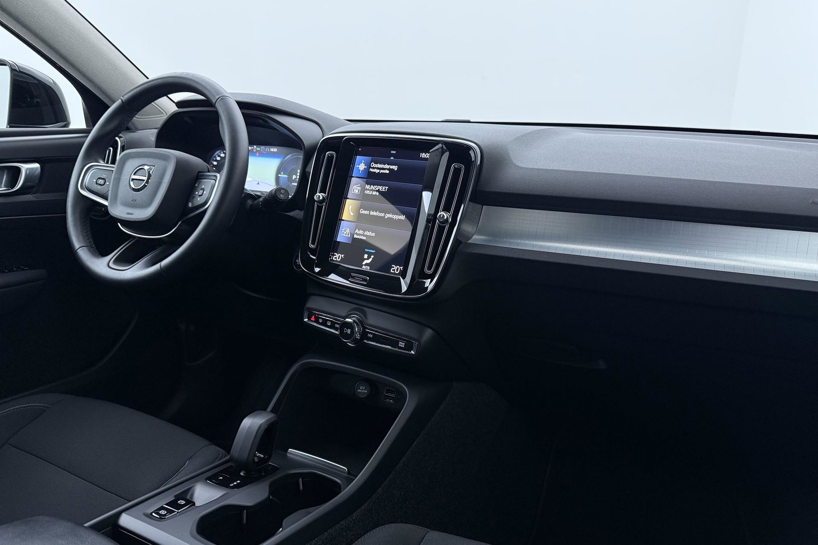 Volvo XC40 1.5 T4 Inscription Expression | Camera | Cruise Control | Keyless | Navigatie | High Performance Sound | Apple CarPlay | 18 Inch