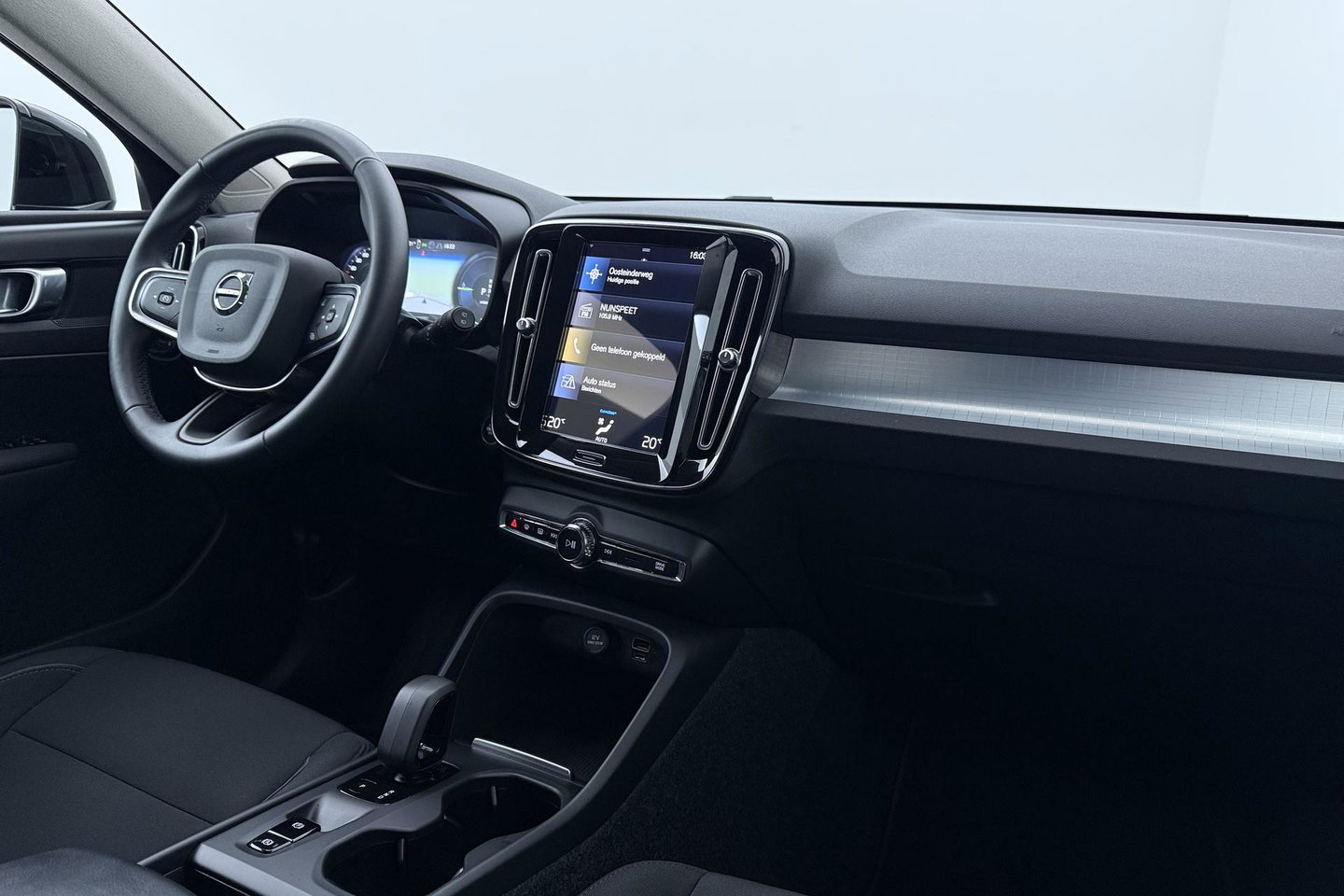 Volvo XC40 1.5 T4 Inscription Expression | Camera | Cruise Control | Keyless | Navigatie | High Performance Sound | Apple CarPlay | 18 Inch