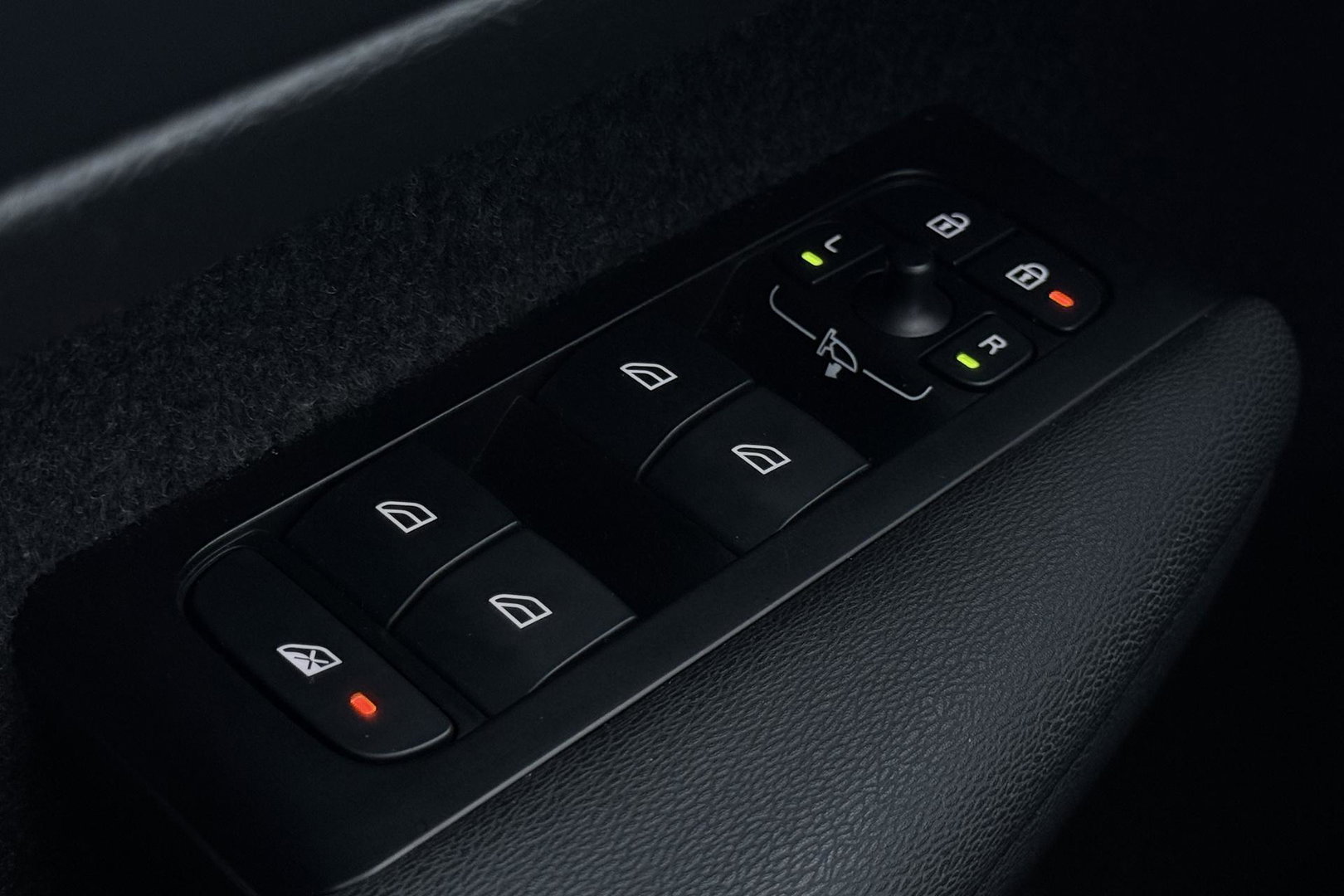Volvo XC40 1.5 T4 Inscription Expression | Camera | Cruise Control | Keyless | Navigatie | High Performance Sound | Apple CarPlay | 18 Inch