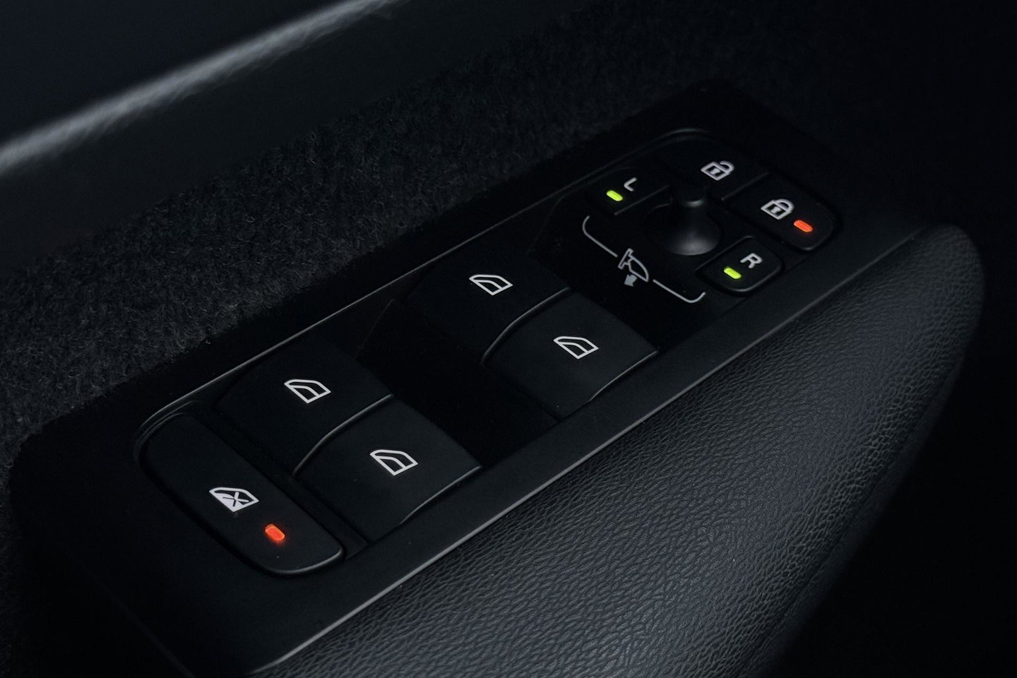 Volvo XC40 1.5 T4 Inscription Expression | Camera | Cruise Control | Keyless | Navigatie | High Performance Sound | Apple CarPlay | 18 Inch