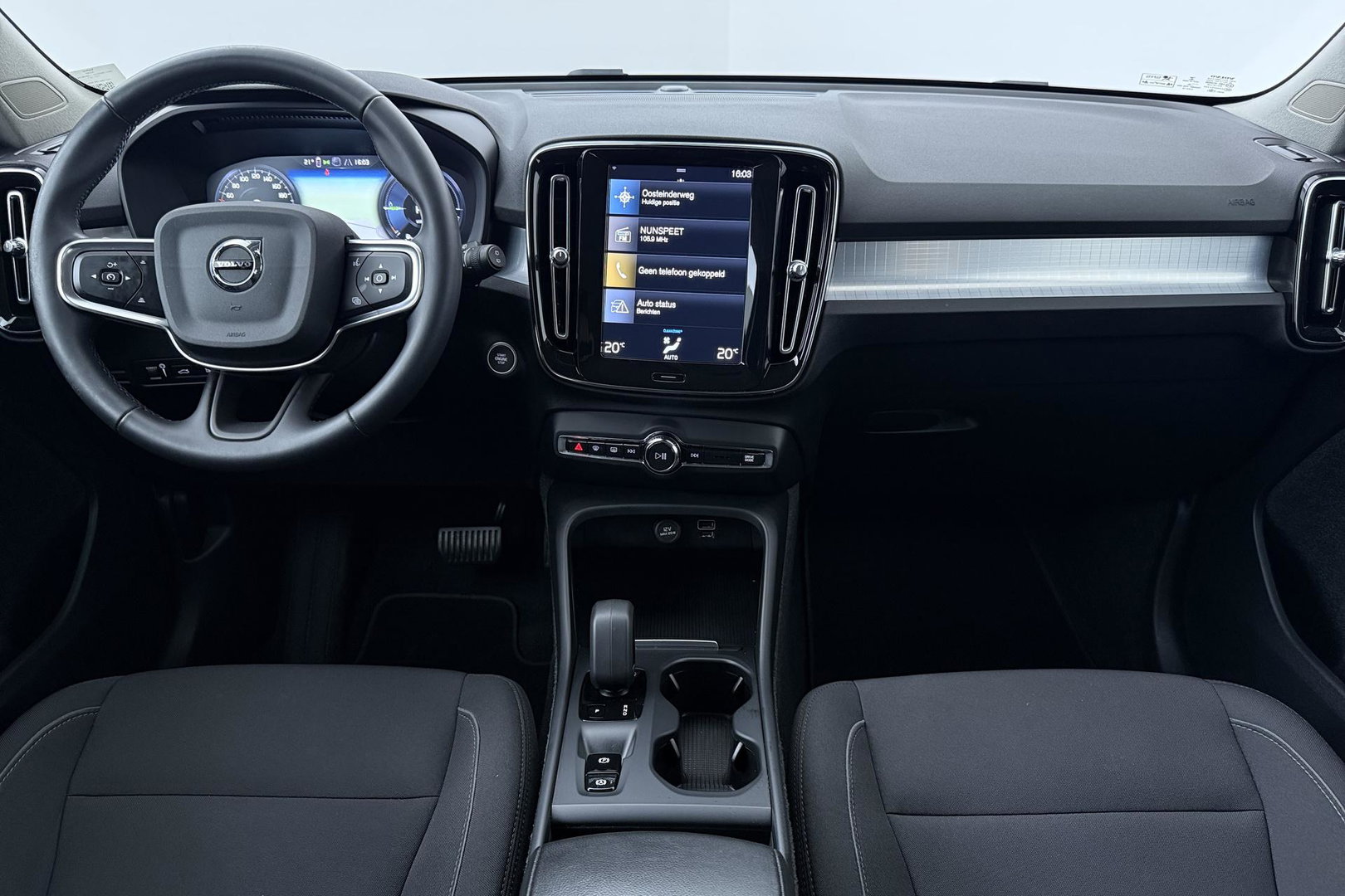 Volvo XC40 1.5 T4 Inscription Expression | Camera | Cruise Control | Keyless | Navigatie | High Performance Sound | Apple CarPlay | 18 Inch