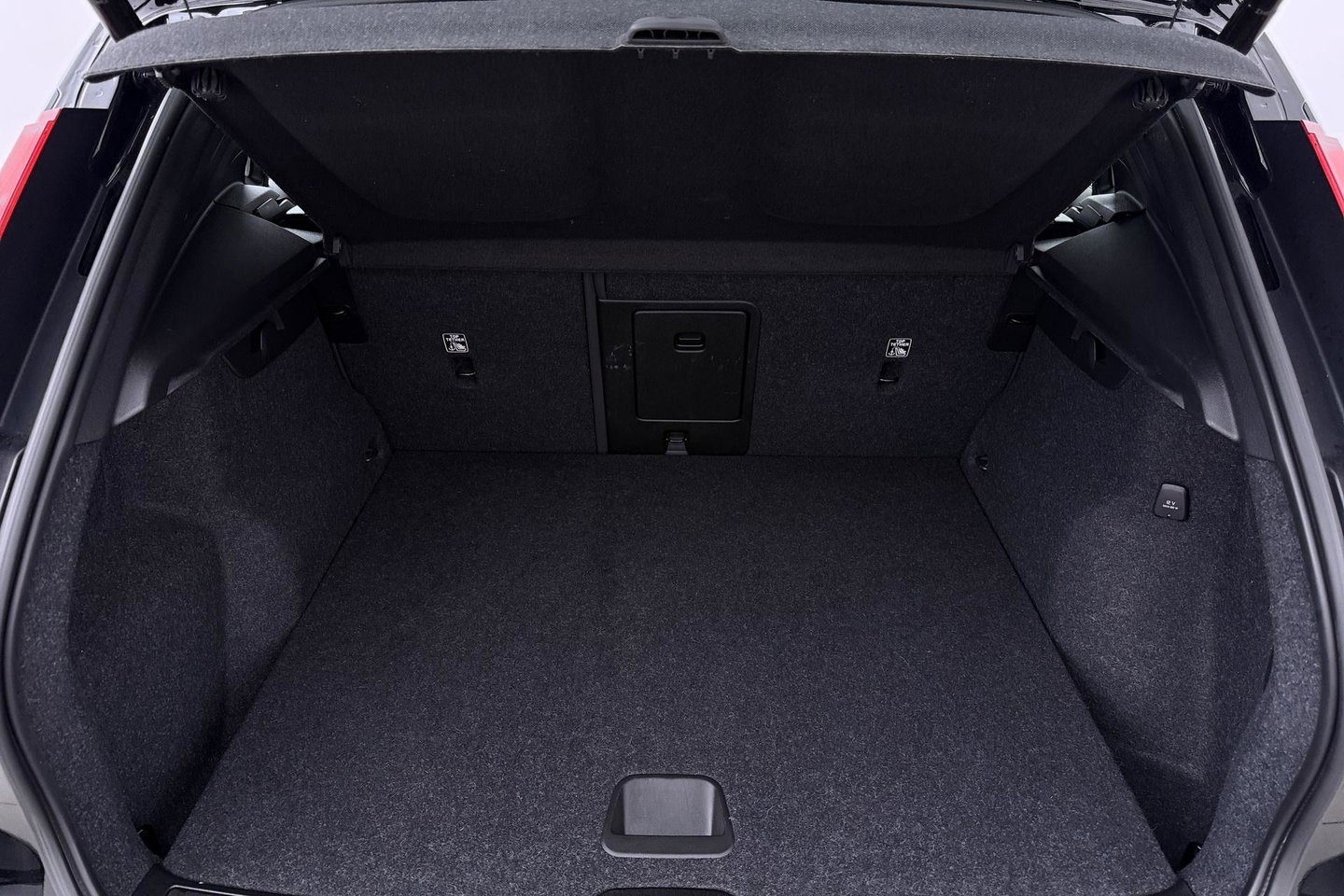Volvo XC40 1.5 T4 Inscription Expression | Camera | Cruise Control | Keyless | Navigatie | High Performance Sound | Apple CarPlay | 18 Inch