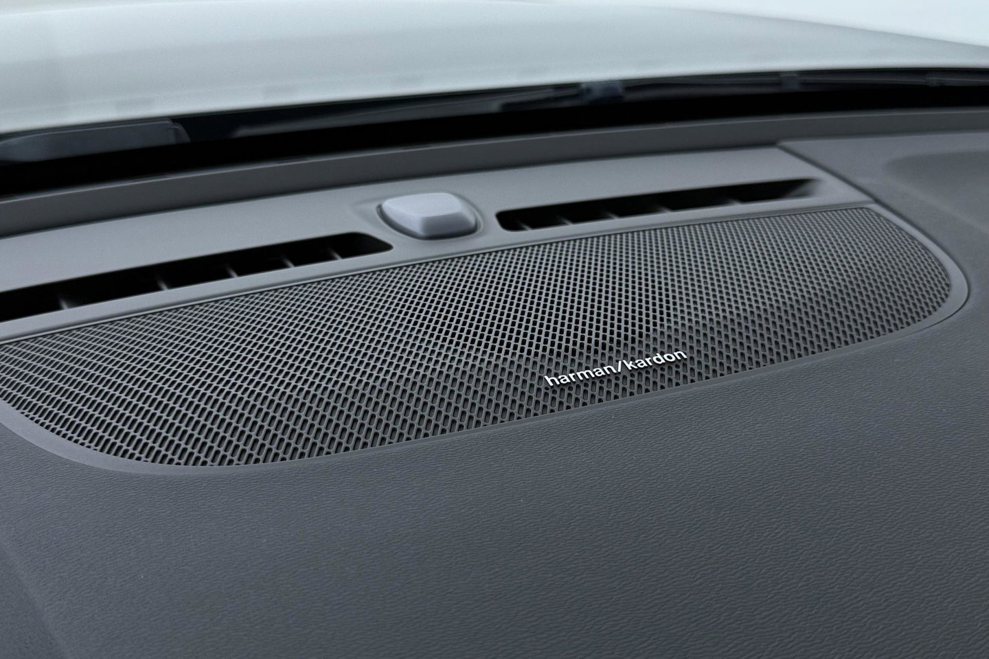 Volvo XC40 2.0 B3 Plus Black Edition | Harman/Kardon | Camera | Stoel+Stuurverwarming | Memory | Keyless | 20 Inch