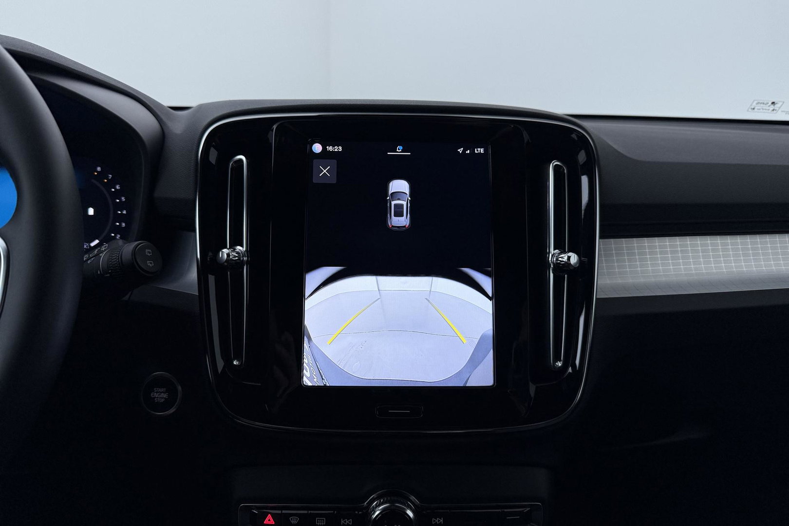Volvo XC40 2.0 B3 Plus Black Edition | Harman/Kardon | Camera | Stoel+Stuurverwarming | Memory | Keyless | 20 Inch