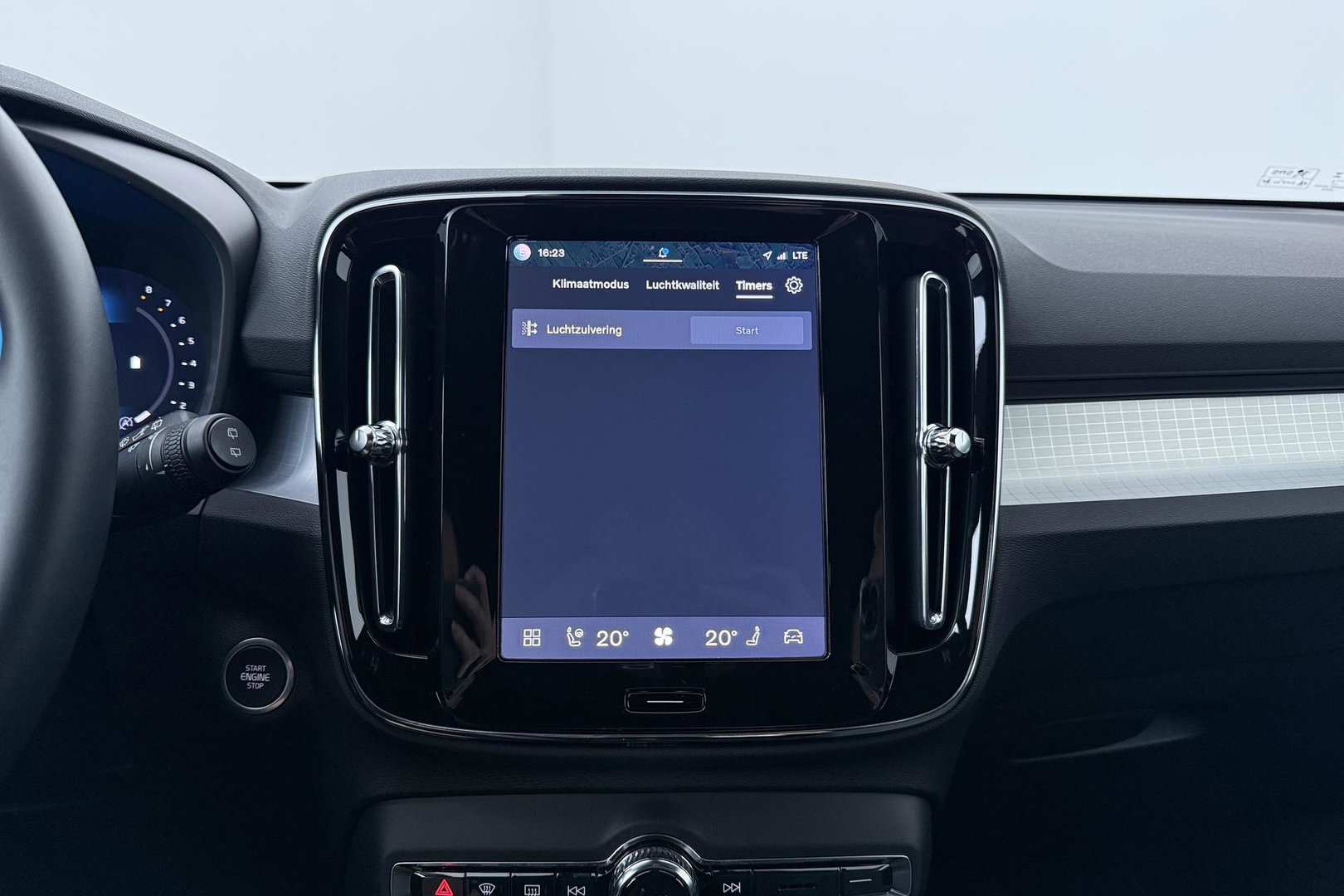 Volvo XC40 2.0 B3 Plus Black Edition | Harman/Kardon | Camera | Stoel+Stuurverwarming | Memory | Keyless | 20 Inch