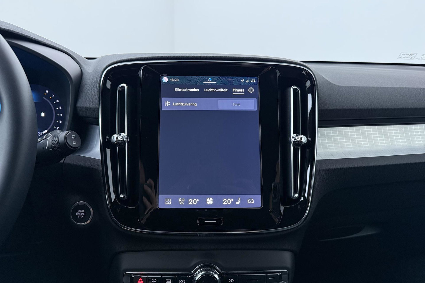Volvo XC40 2.0 B3 Plus Black Edition | Harman/Kardon | Camera | Stoel+Stuurverwarming | Memory | Keyless | 20 Inch