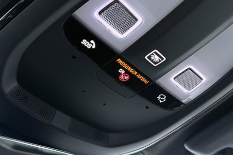 Volvo XC40 2.0 B3 Plus Black Edition | Harman/Kardon | Camera | Stoel+Stuurverwarming | Memory | Keyless | 20 Inch