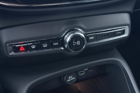 Volvo XC40 2.0 B3 Plus Black Edition | Harman/Kardon | Camera | Stoel+Stuurverwarming | Memory | Keyless | 20 Inch