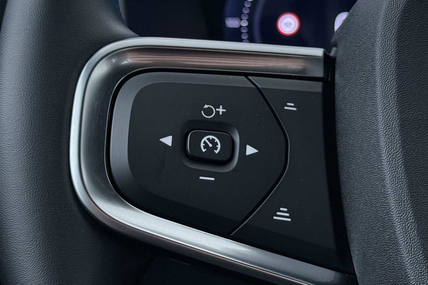 Volvo XC40 2.0 B3 Plus Black Edition | Harman/Kardon | Camera | Stoel+Stuurverwarming | Memory | Keyless | 20 Inch