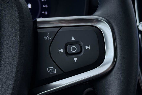 Volvo XC40 2.0 B3 Plus Black Edition | Harman/Kardon | Camera | Stoel+Stuurverwarming | Memory | Keyless | 20 Inch