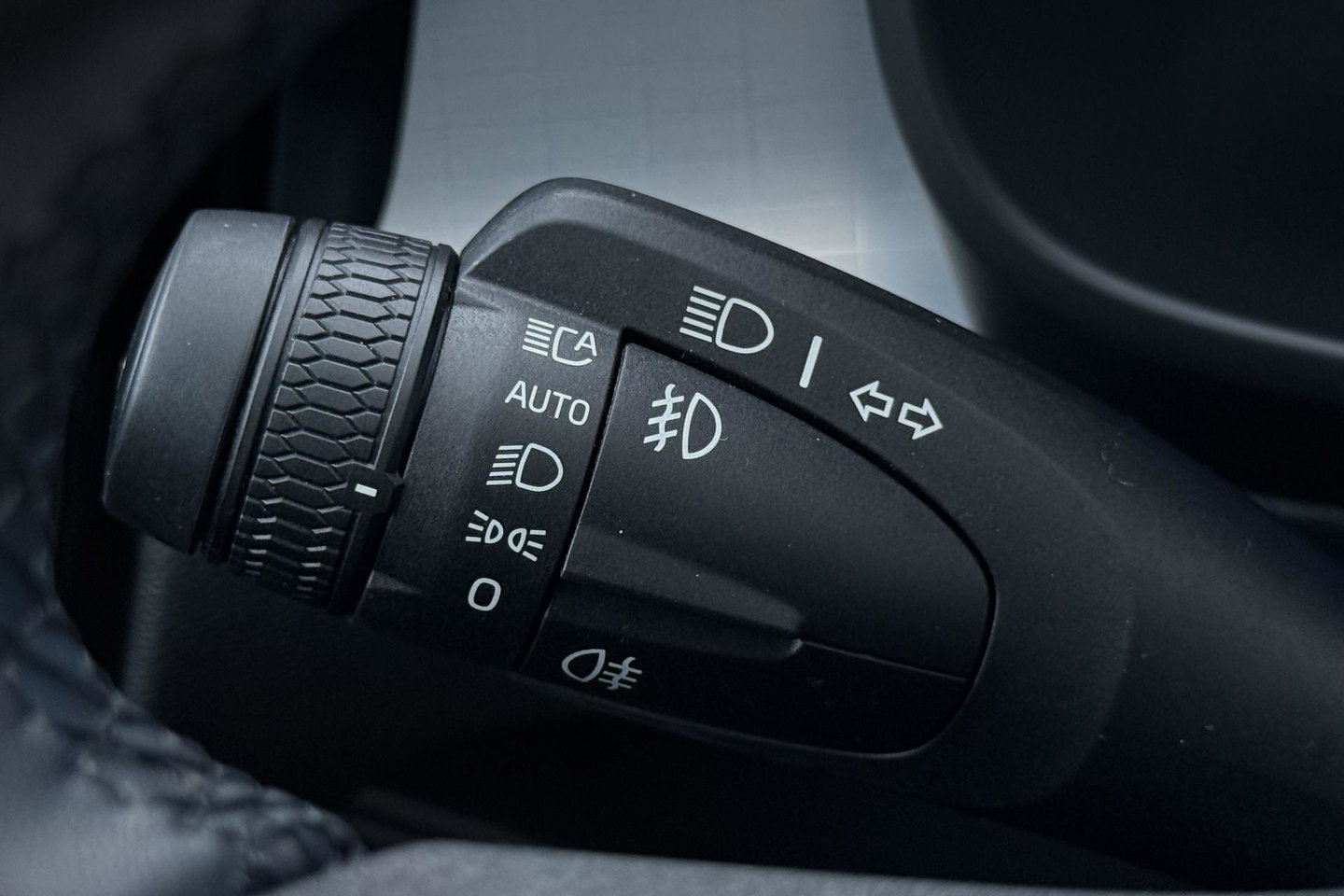 Volvo XC40 2.0 B3 Plus Black Edition | Harman/Kardon | Camera | Stoel+Stuurverwarming | Memory | Keyless | 20 Inch