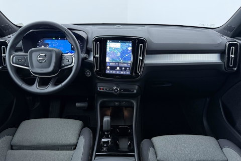 Volvo XC40 2.0 B3 Plus Black Edition | Harman/Kardon | Camera | Stoel+Stuurverwarming | Memory | Keyless | 20 Inch