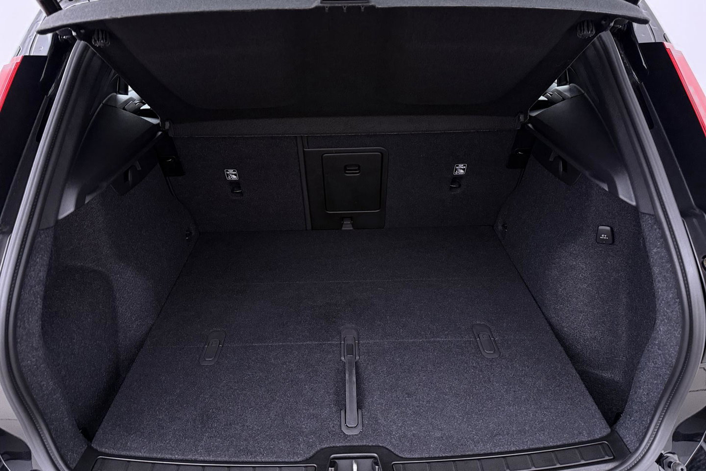 Volvo XC40 2.0 B3 Plus Black Edition | Harman/Kardon | Camera | Stoel+Stuurverwarming | Memory | Keyless | 20 Inch