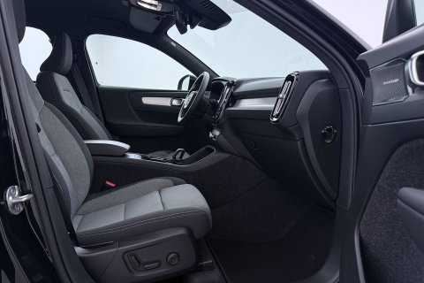 Volvo XC40 2.0 B3 Plus Black Edition | Harman/Kardon | Camera | Stoel+Stuurverwarming | Memory | Keyless | 20 Inch