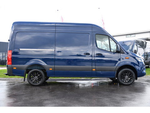 Mercedes-Benz Sprinter 317 1.9 CDI L2H2 RWD AMG Edition Adaptieve Cruise, 360 Camera, Carplay, 2 x Schuifdeur, LED, Automaat, 170pk 3500kg Trekhaak, Uniek!