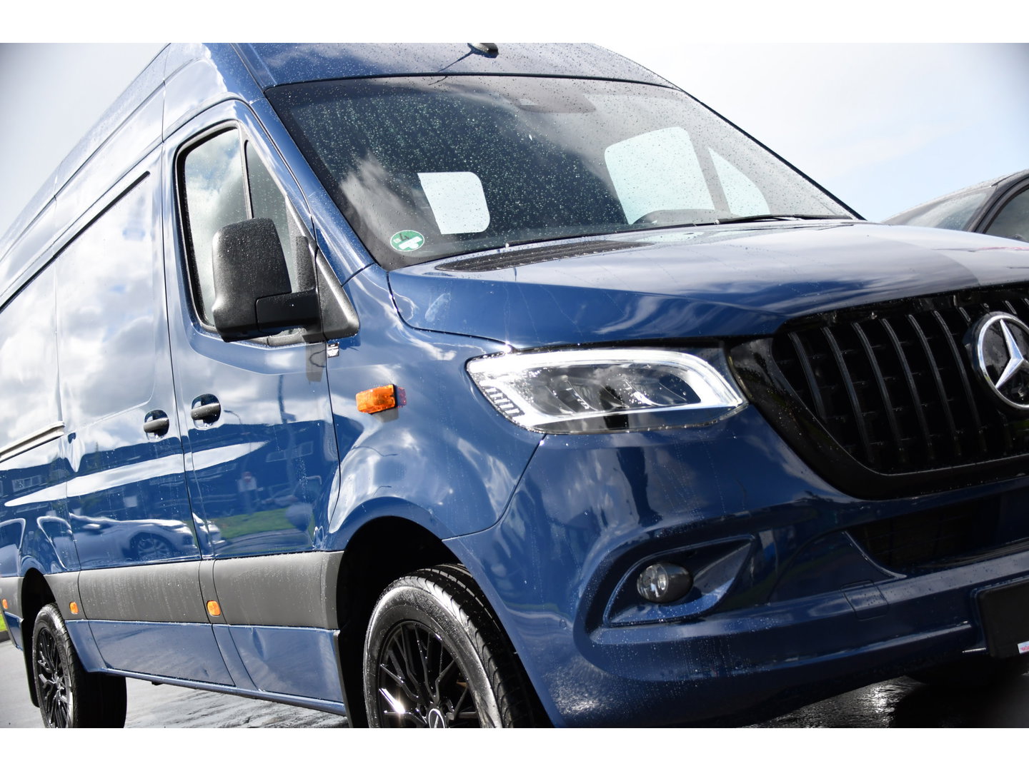 Mercedes-Benz Sprinter 317 1.9 CDI L2H2 RWD AMG Edition Adaptieve Cruise, 360 Camera, Carplay, 2 x Schuifdeur, LED, Automaat, 170pk 3500kg Trekhaak, Uniek!
