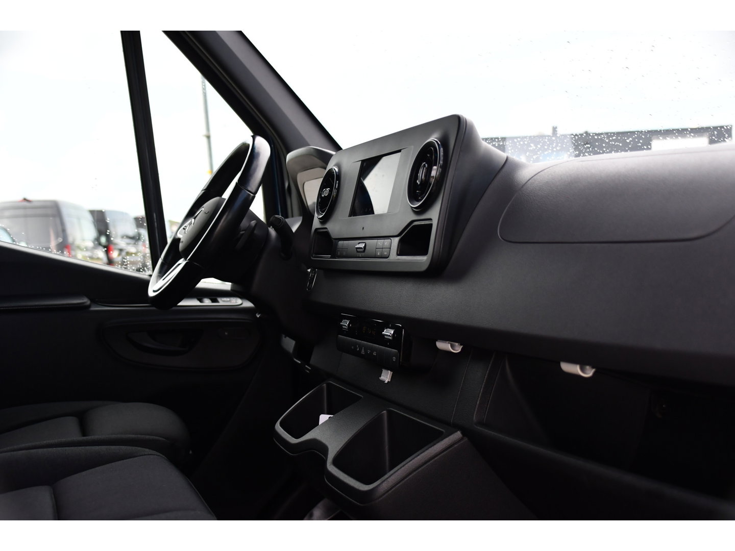 Mercedes-Benz Sprinter 317 1.9 CDI L2H2 RWD AMG Edition Adaptieve Cruise, 360 Camera, Carplay, 2 x Schuifdeur, LED, Automaat, 170pk 3500kg Trekhaak, Uniek!