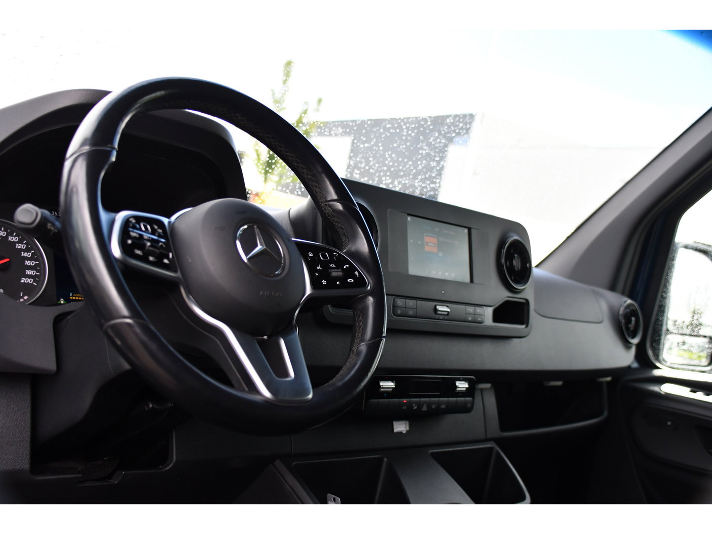Mercedes-Benz Sprinter 317 1.9 CDI L2H2 RWD AMG Edition Adaptieve Cruise, 360 Camera, Carplay, 2 x Schuifdeur, LED, Automaat, 170pk 3500kg Trekhaak, Uniek!