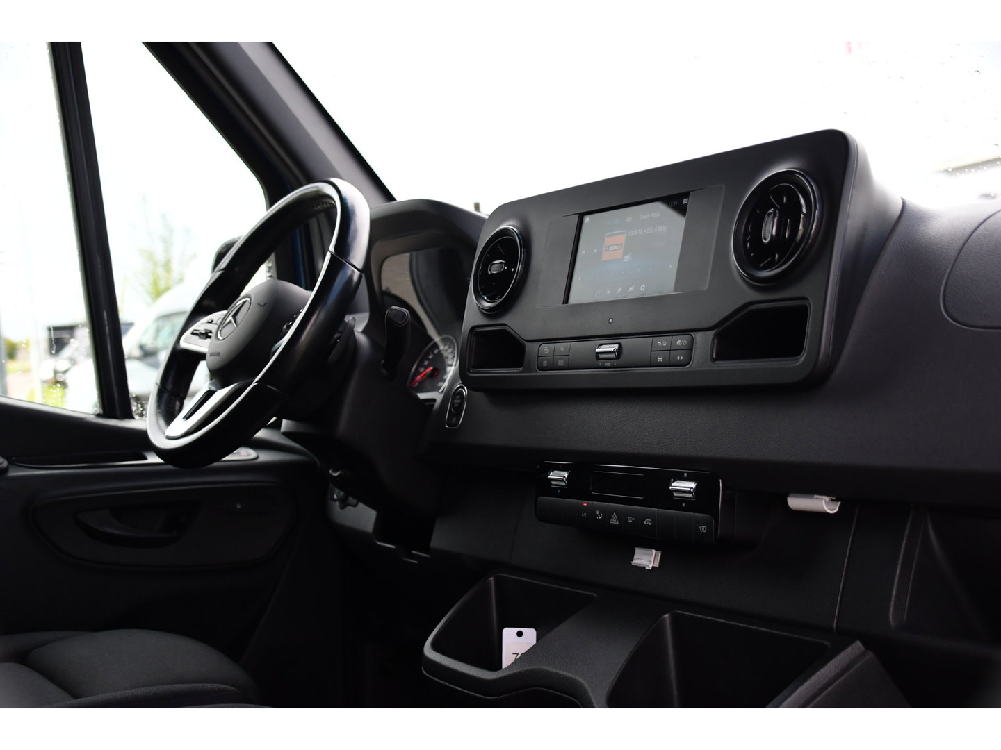 Mercedes-Benz Sprinter 317 1.9 CDI L2H2 RWD AMG Edition Adaptieve Cruise, 360 Camera, Carplay, 2 x Schuifdeur, LED, Automaat, 170pk 3500kg Trekhaak, Uniek!