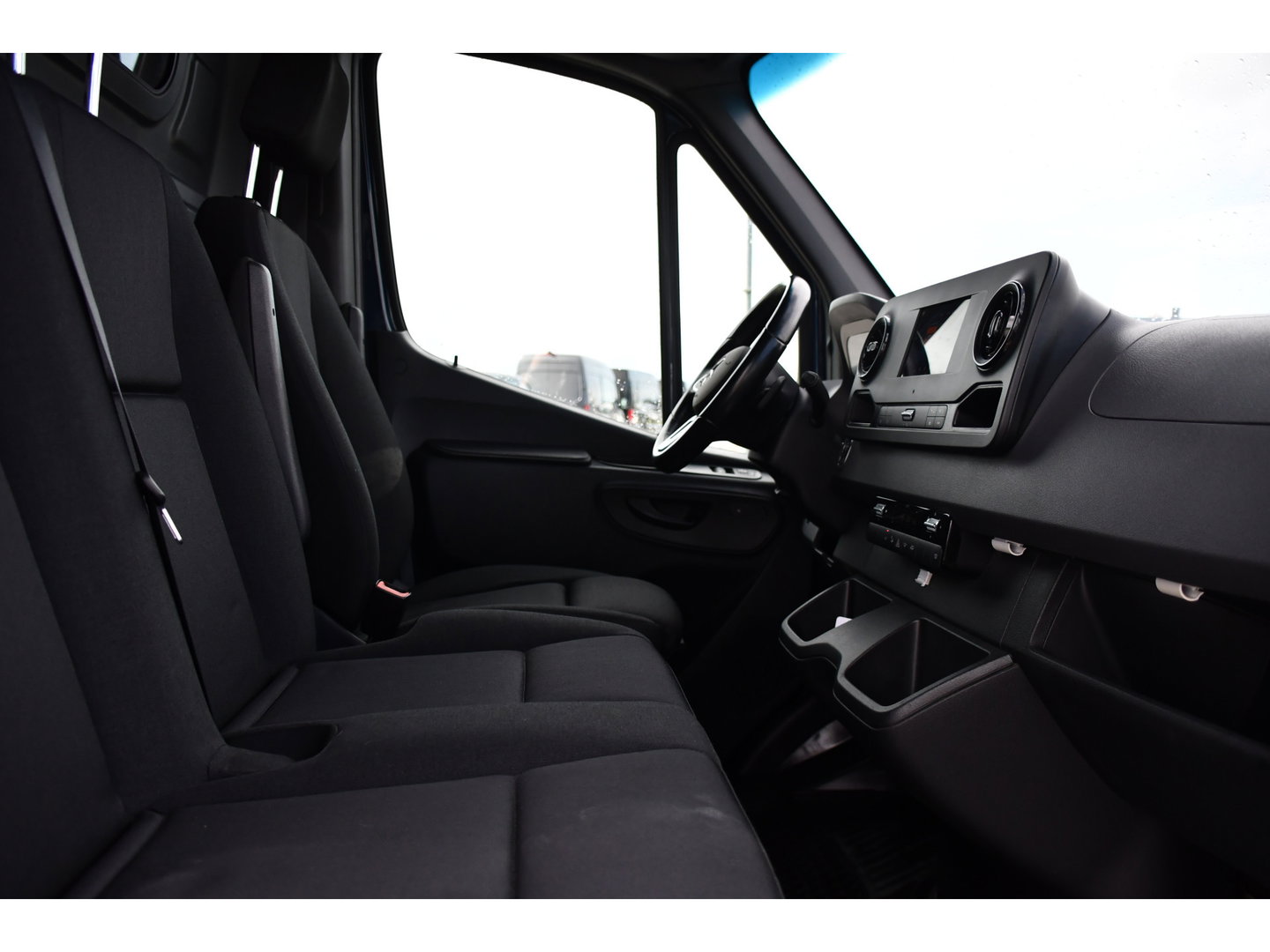 Mercedes-Benz Sprinter 317 1.9 CDI L2H2 RWD AMG Edition Adaptieve Cruise, 360 Camera, Carplay, 2 x Schuifdeur, LED, Automaat, 170pk 3500kg Trekhaak, Uniek!