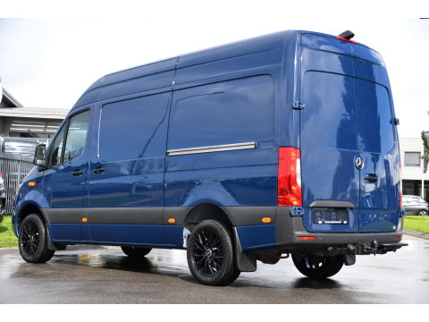 Mercedes-Benz Sprinter 317 1.9 CDI L2H2 RWD AMG Edition Adaptieve Cruise, 360 Camera, Carplay, 2 x Schuifdeur, LED, Automaat, 170pk 3500kg Trekhaak, Uniek!