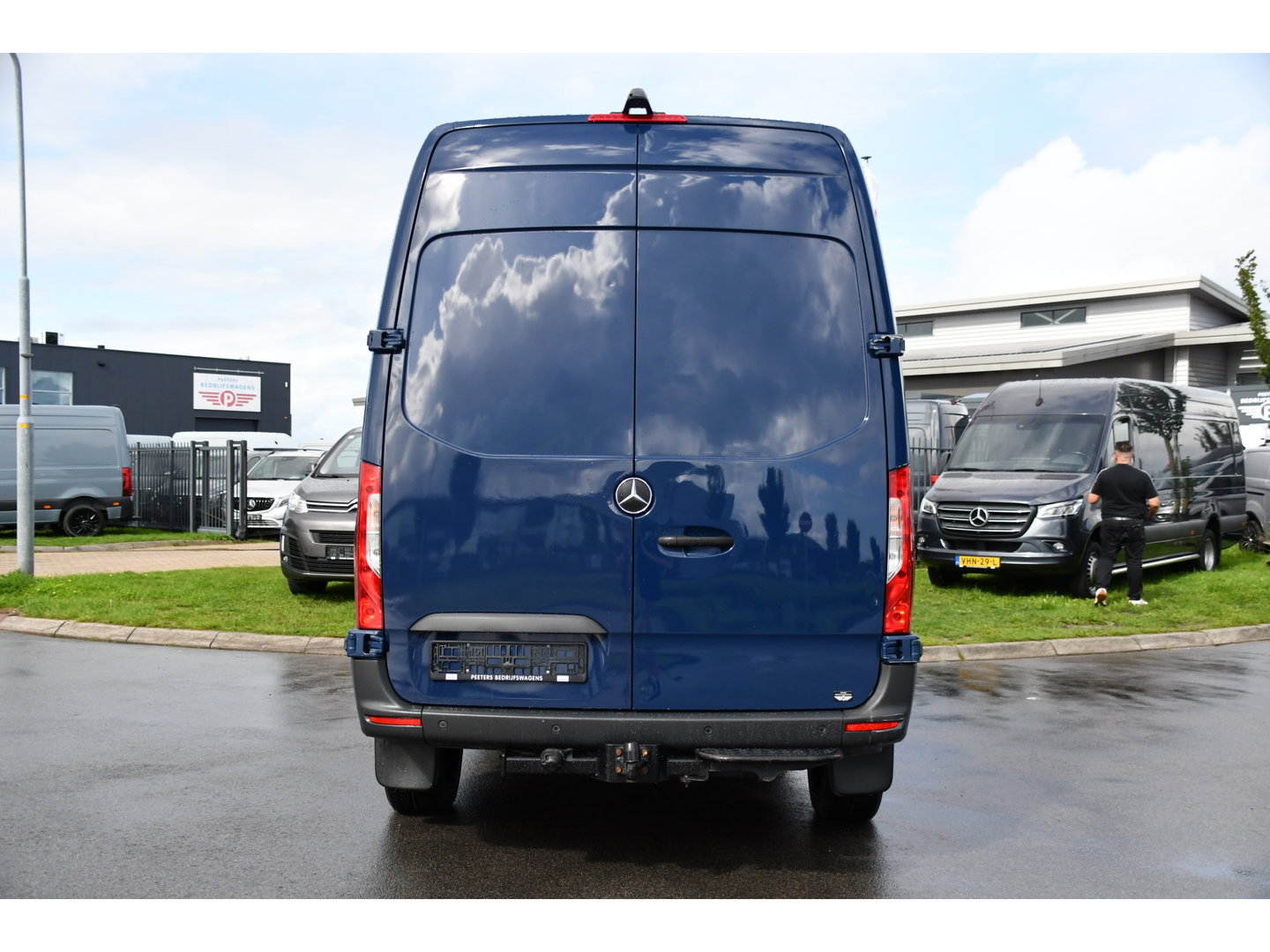 Mercedes-Benz Sprinter 317 1.9 CDI L2H2 RWD AMG Edition Adaptieve Cruise, 360 Camera, Carplay, 2 x Schuifdeur, LED, Automaat, 170pk 3500kg Trekhaak, Uniek!