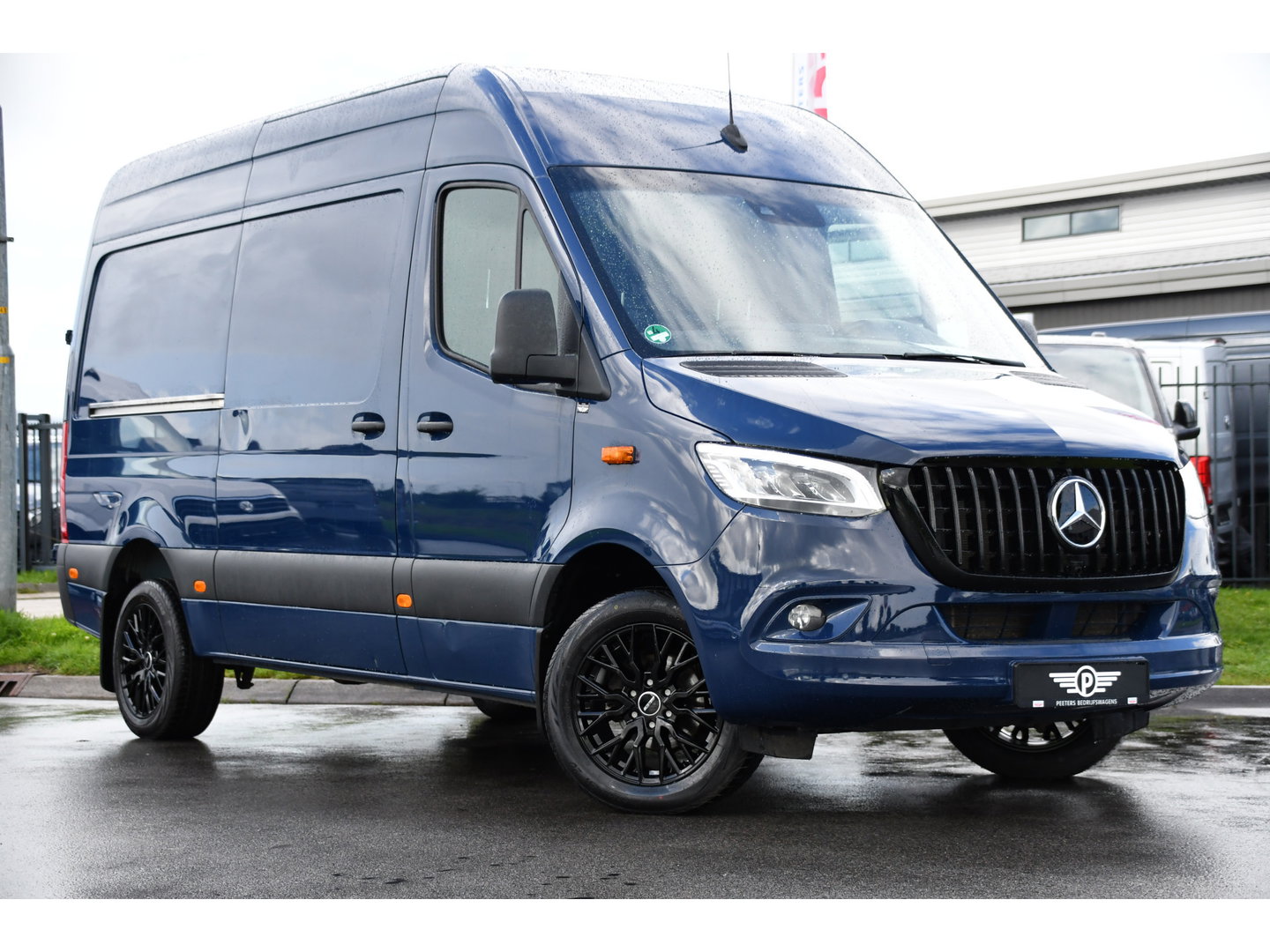 Mercedes-Benz Sprinter 317 1.9 CDI L2H2 RWD AMG Edition Adaptieve Cruise, 360 Camera, Carplay, 2 x Schuifdeur, LED, Automaat, 170pk 3500kg Trekhaak, Uniek!