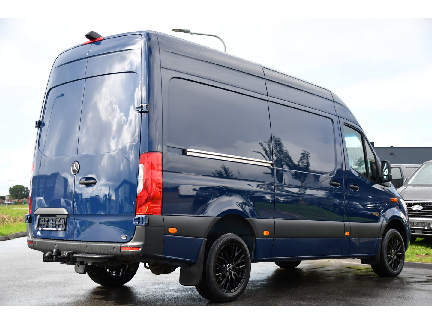 Mercedes-Benz Sprinter 317 1.9 CDI L2H2 RWD AMG Edition Adaptieve Cruise, 360 Camera, Carplay, 2 x Schuifdeur, LED, Automaat, 170pk 3500kg Trekhaak, Uniek!