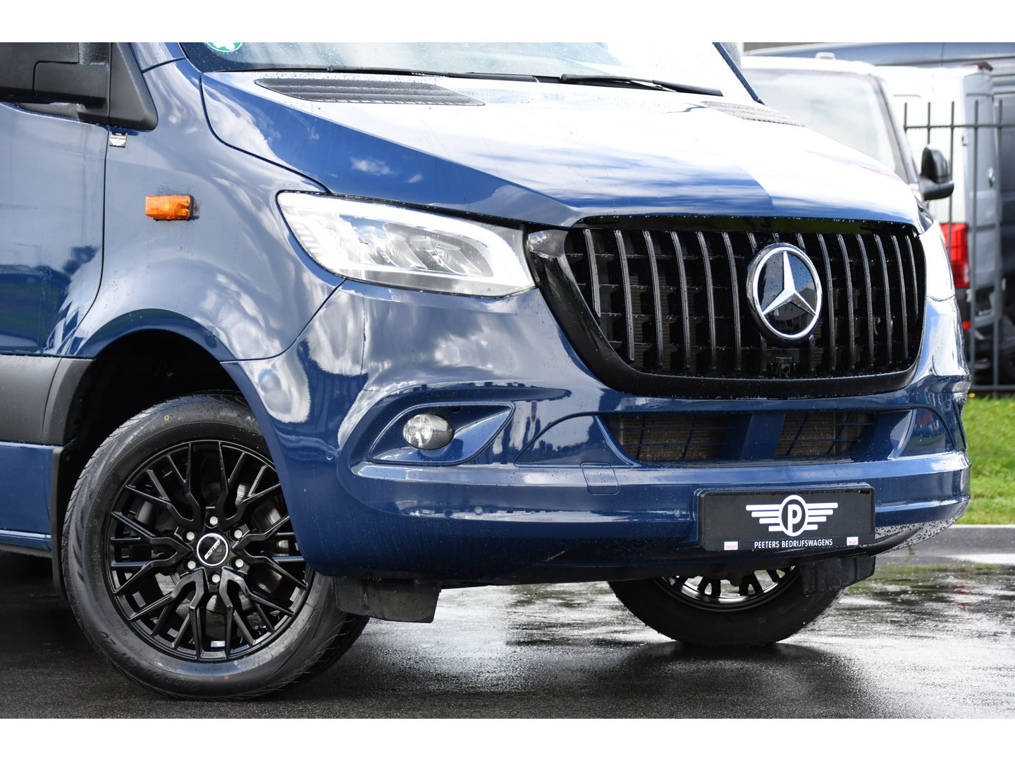 Mercedes-Benz Sprinter 317 1.9 CDI L2H2 RWD AMG Edition Adaptieve Cruise, 360 Camera, Carplay, 2 x Schuifdeur, LED, Automaat, 170pk 3500kg Trekhaak, Uniek!