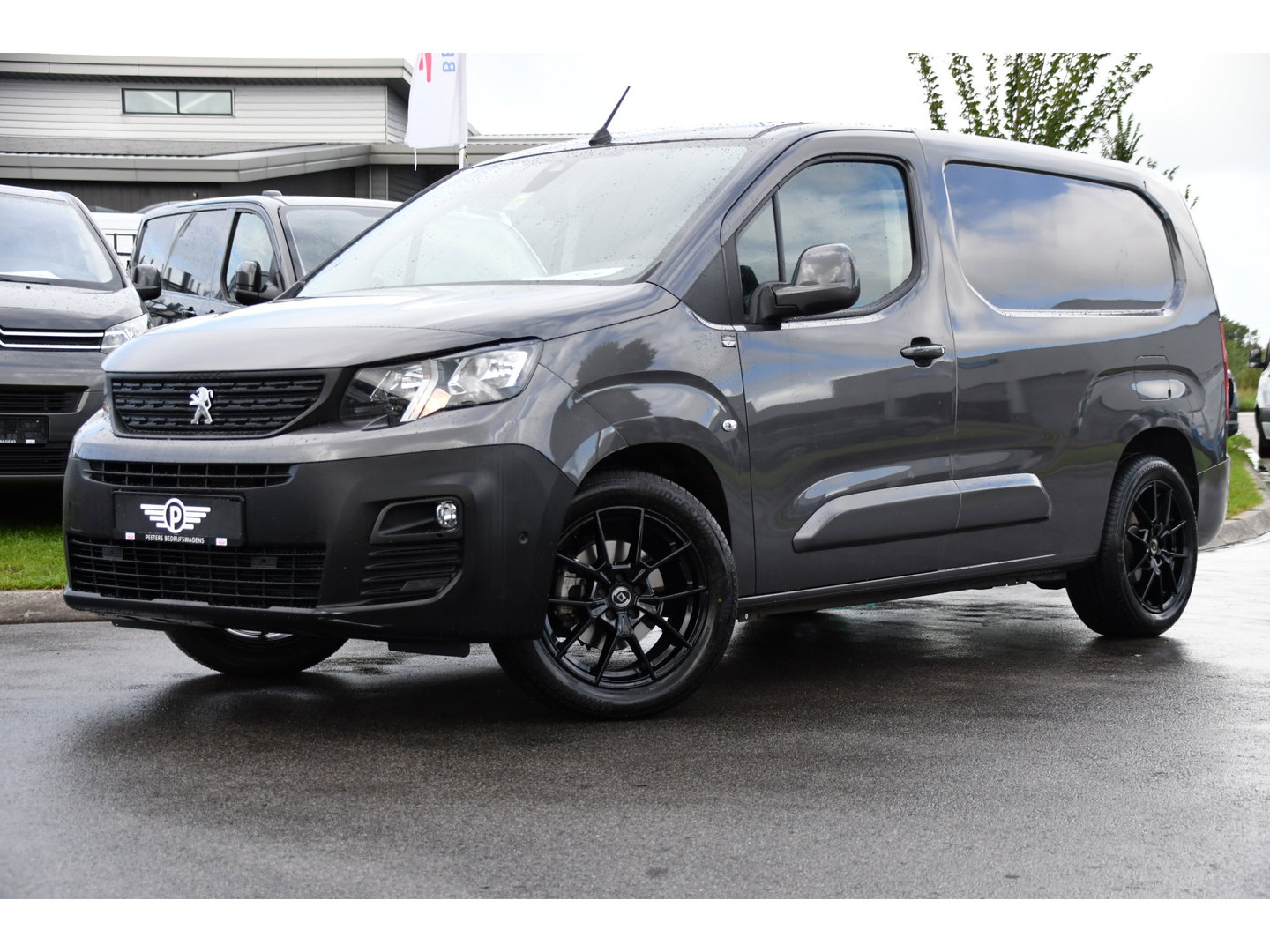 Peugeot Partner 1.5 BlueHDI L2 PB Edition Camera, Cruise, Carplay, Trekhaak, Sensoren, 130pk, Automaat, Multimedia, Uniek!