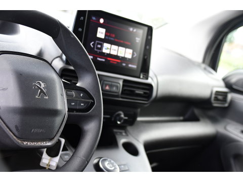 Peugeot Partner 1.5 BlueHDI L2 PB Edition Camera, Cruise, Carplay, Trekhaak, Sensoren, 130pk, Automaat, Multimedia, Uniek!