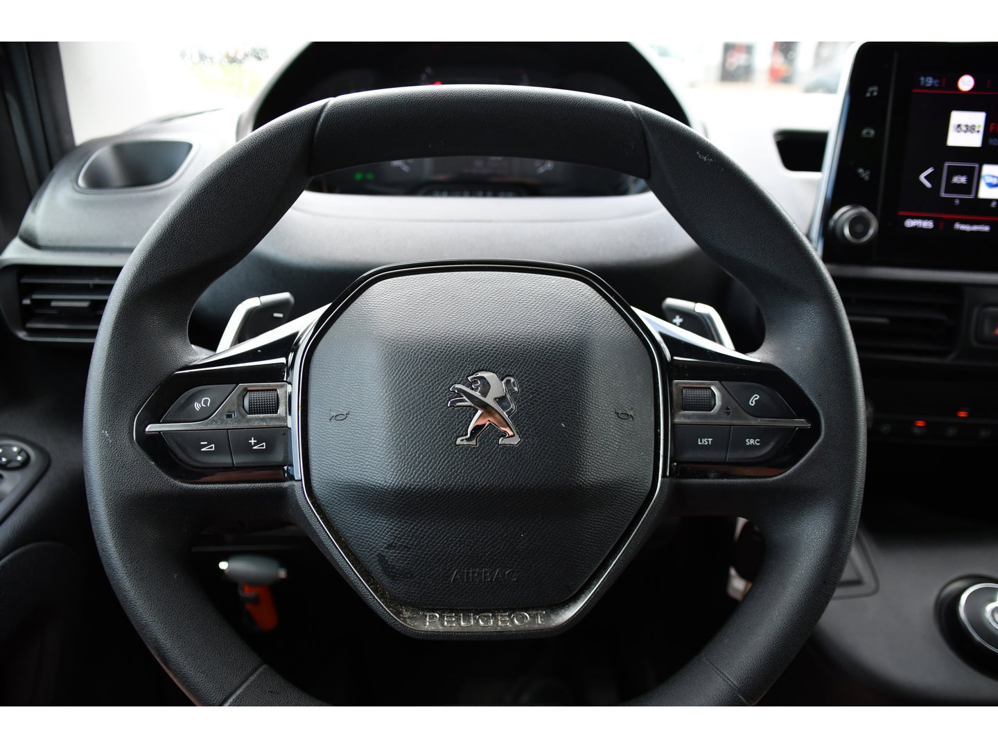 Peugeot Partner 1.5 BlueHDI L2 PB Edition Camera, Cruise, Carplay, Trekhaak, Sensoren, 130pk, Automaat, Multimedia, Uniek!