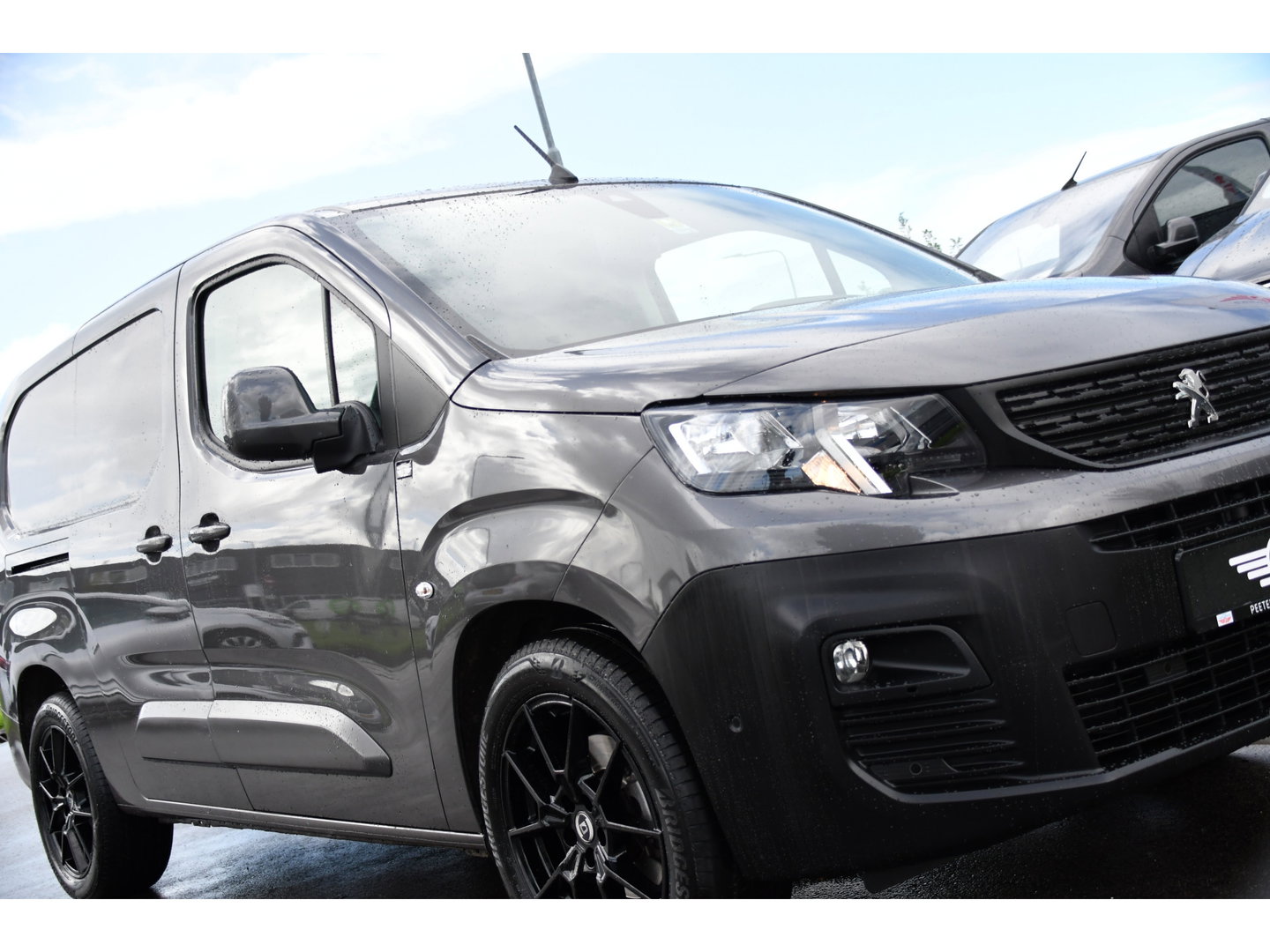 Peugeot Partner 1.5 BlueHDI L2 PB Edition Camera, Cruise, Carplay, Trekhaak, Sensoren, 130pk, Automaat, Multimedia, Uniek!