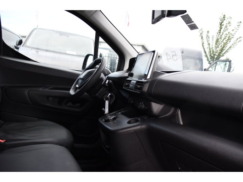 Peugeot Partner 1.5 BlueHDI L2 PB Edition Camera, Cruise, Carplay, Trekhaak, Sensoren, 130pk, Automaat, Multimedia, Uniek!