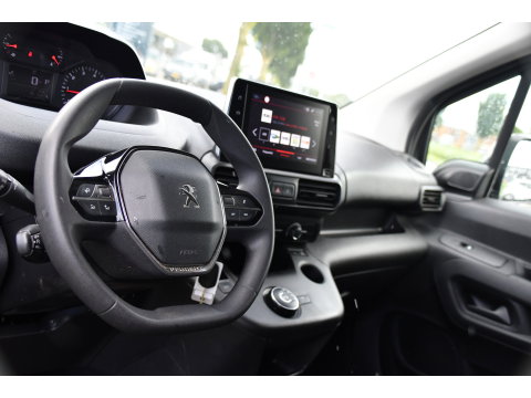 Peugeot Partner 1.5 BlueHDI L2 PB Edition Camera, Cruise, Carplay, Trekhaak, Sensoren, 130pk, Automaat, Multimedia, Uniek!