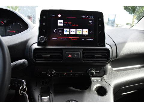 Peugeot Partner 1.5 BlueHDI L2 PB Edition Camera, Cruise, Carplay, Trekhaak, Sensoren, 130pk, Automaat, Multimedia, Uniek!