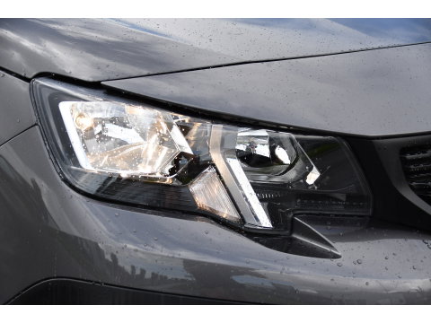 Peugeot Partner 1.5 BlueHDI L2 PB Edition Camera, Cruise, Carplay, Trekhaak, Sensoren, 130pk, Automaat, Multimedia, Uniek!