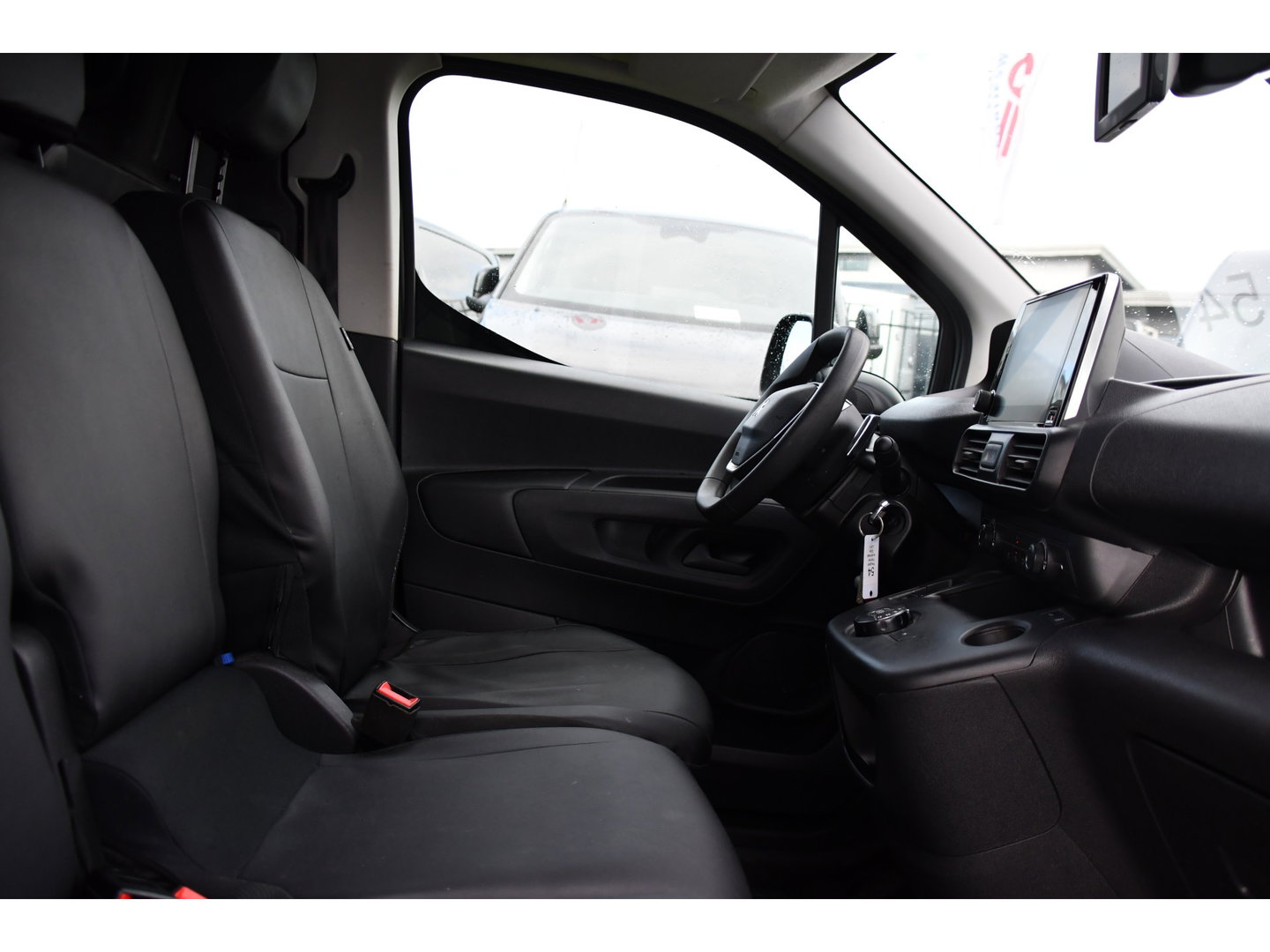 Peugeot Partner 1.5 BlueHDI L2 PB Edition Camera, Cruise, Carplay, Trekhaak, Sensoren, 130pk, Automaat, Multimedia, Uniek!