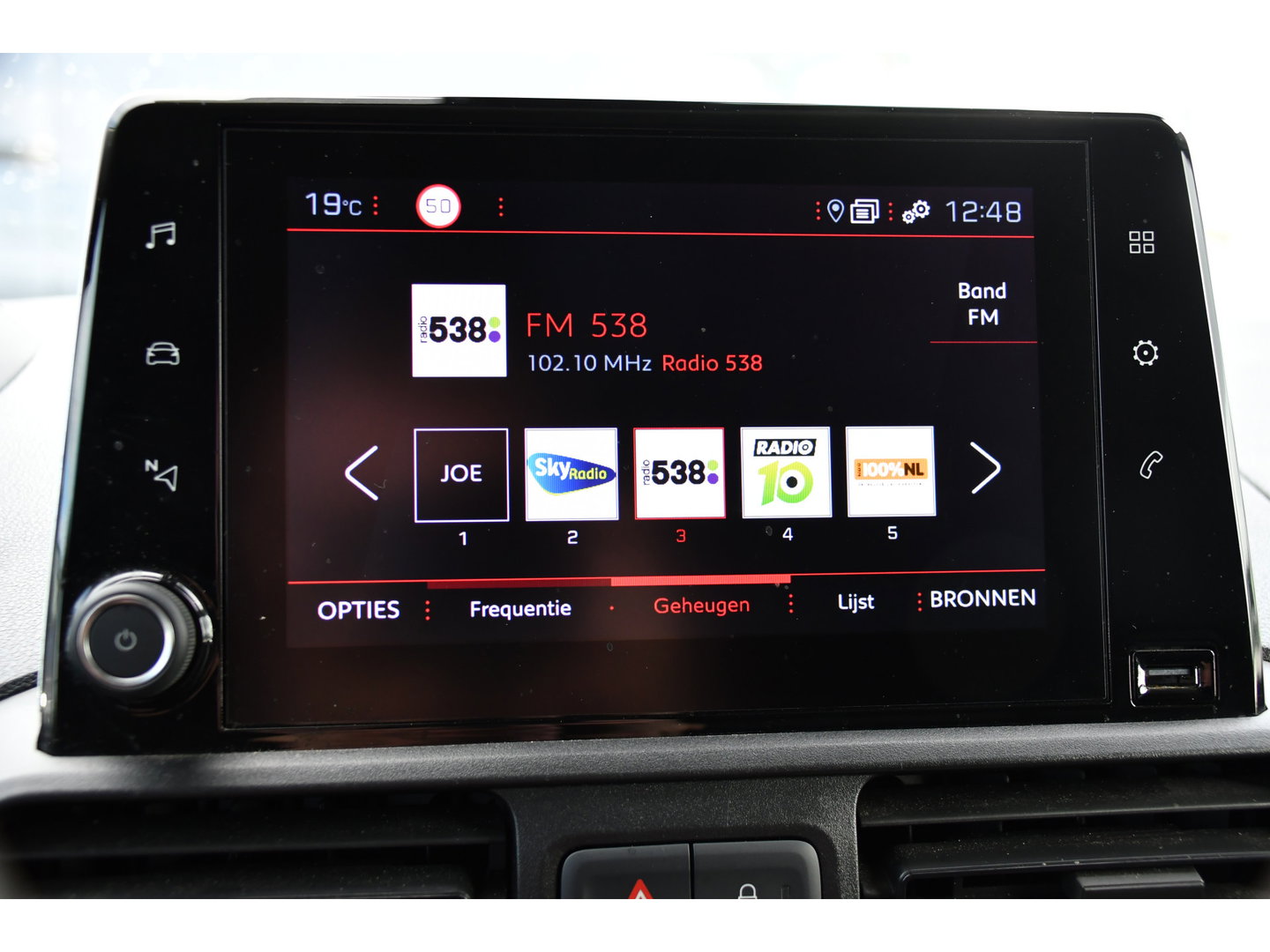 Peugeot Partner 1.5 BlueHDI L2 PB Edition Camera, Cruise, Carplay, Trekhaak, Sensoren, 130pk, Automaat, Multimedia, Uniek!