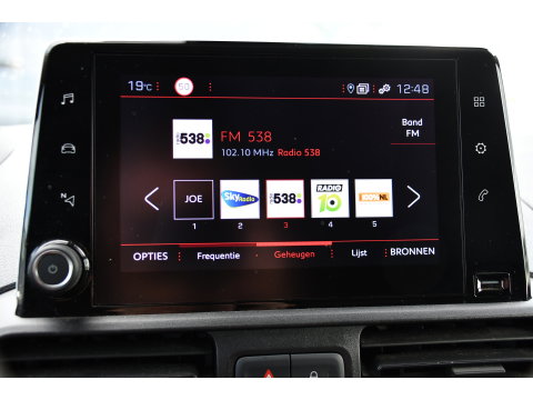 Peugeot Partner 1.5 BlueHDI L2 PB Edition Camera, Cruise, Carplay, Trekhaak, Sensoren, 130pk, Automaat, Multimedia, Uniek!