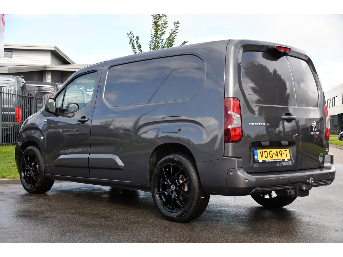 Peugeot Partner 1.5 BlueHDI L2 PB Edition Camera, Cruise, Carplay, Trekhaak, Sensoren, 130pk, Automaat, Multimedia, Uniek!