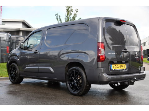 Peugeot Partner 1.5 BlueHDI L2 PB Edition Camera, Cruise, Carplay, Trekhaak, Sensoren, 130pk, Automaat, Multimedia, Uniek!