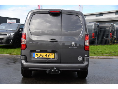 Peugeot Partner 1.5 BlueHDI L2 PB Edition Camera, Cruise, Carplay, Trekhaak, Sensoren, 130pk, Automaat, Multimedia, Uniek!