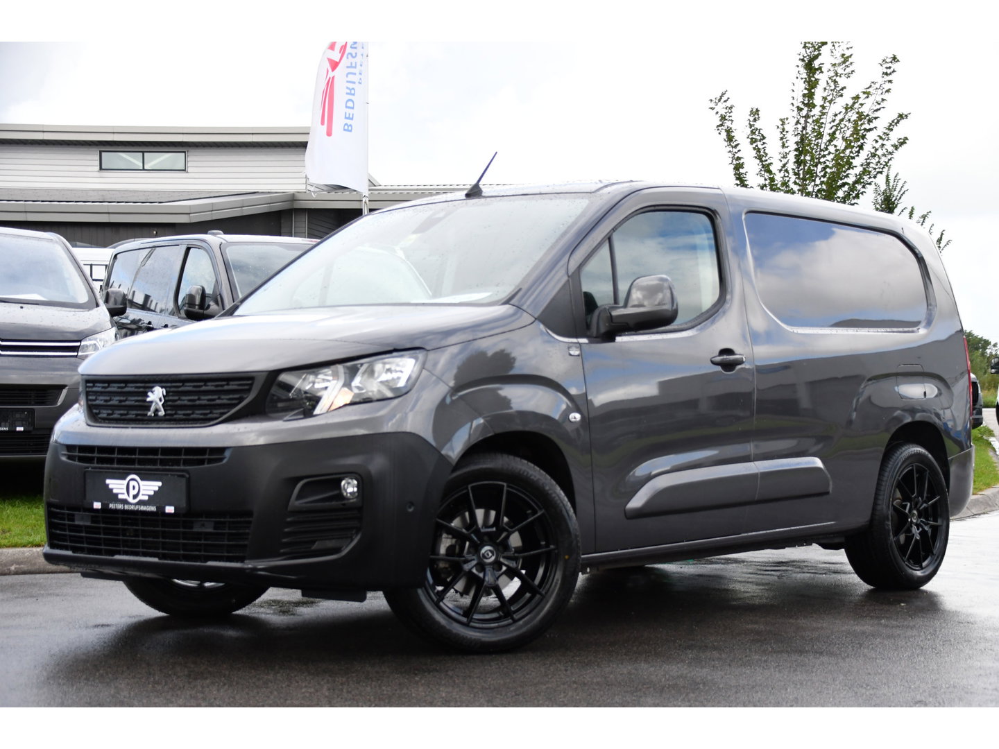 Peugeot Partner 1.5 BlueHDI L2 PB Edition Camera, Cruise, Carplay, Trekhaak, Sensoren, 130pk, Automaat, Multimedia, Uniek!