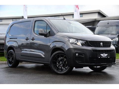 Peugeot Partner 1.5 BlueHDI L2 PB Edition Camera, Cruise, Carplay, Trekhaak, Sensoren, 130pk, Automaat, Multimedia, Uniek!