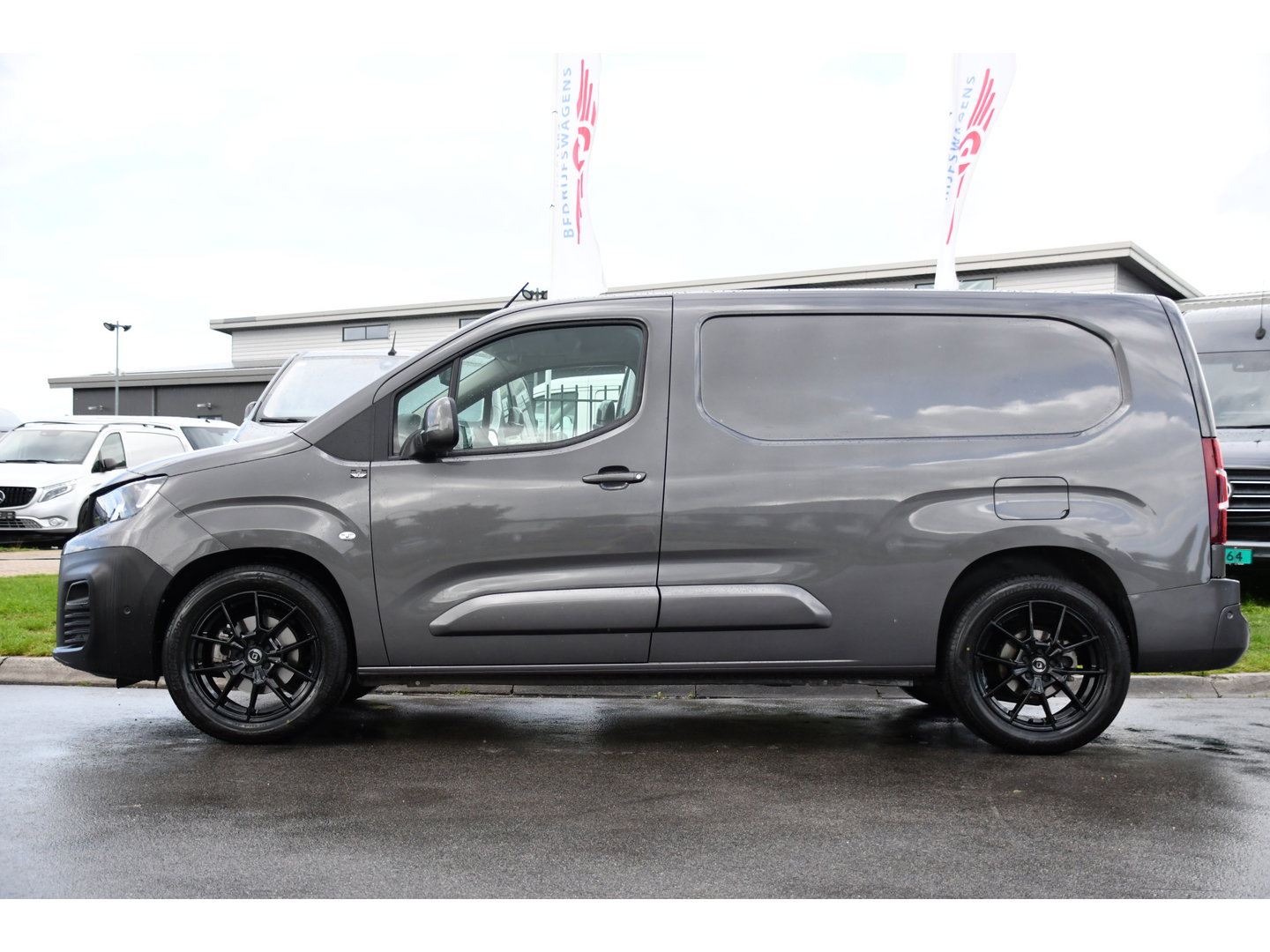 Peugeot Partner 1.5 BlueHDI L2 PB Edition Camera, Cruise, Carplay, Trekhaak, Sensoren, 130pk, Automaat, Multimedia, Uniek!