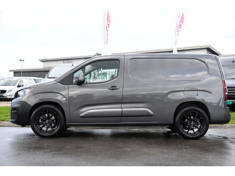 Peugeot Partner 1.5 BlueHDI L2 PB Edition Camera, Cruise, Carplay, Trekhaak, Sensoren, 130pk, Automaat, Multimedia, Uniek!