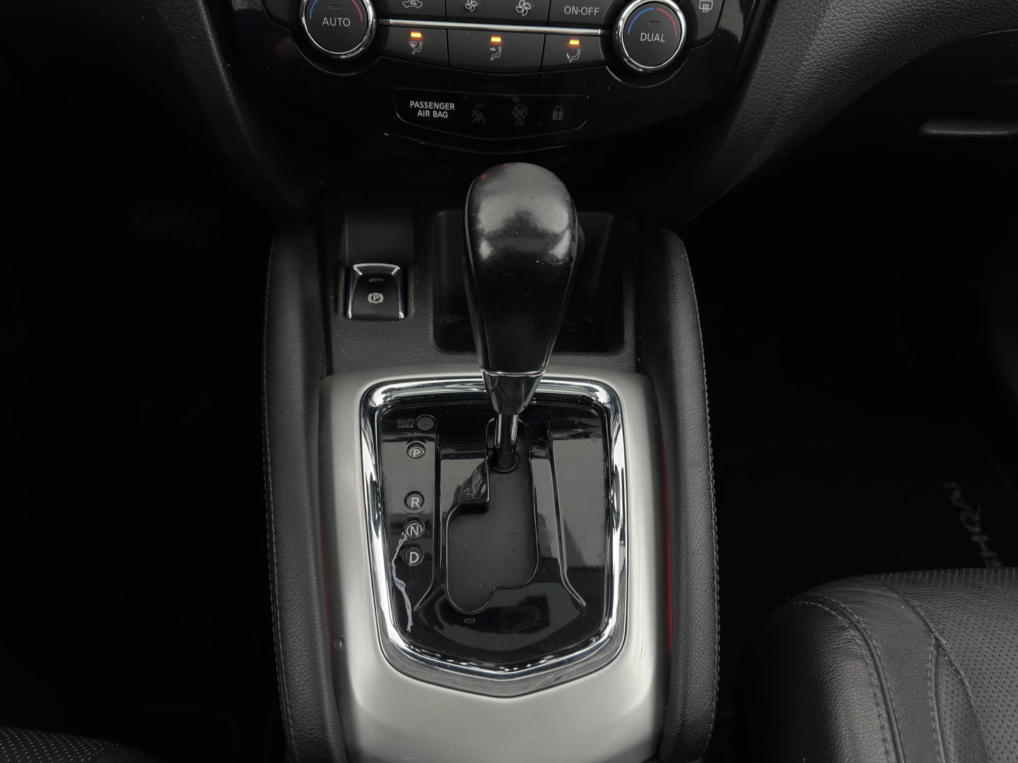 Nissan QASHQAI 1.2 Tekna Aut. *PANO | LEDER | NAVI-FULLMAP | Bi-LED-LIGHTS | HEATED-COMFORTSEATS | NISSAN-CONNECT | TOPVIEW | ECC | PDC | BLINDSPOT | ADAPTIVE-CRUISE | TOWBAR | AMBIENTLIGHT | KEYLESS | DAB | 19"ALU*