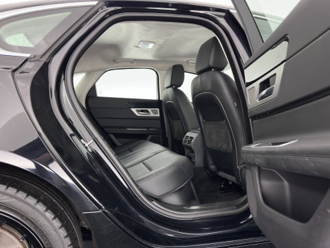 Jaguar XF 2.0d Prestige *AUT | LEATHER | XENON | SPORTSEATS | CAMERA | PRIVACY-GLASS | SHIFTPADDLES | NAVI-FULLMAP | ECC | PDC | CRUISE | 19''ALU*