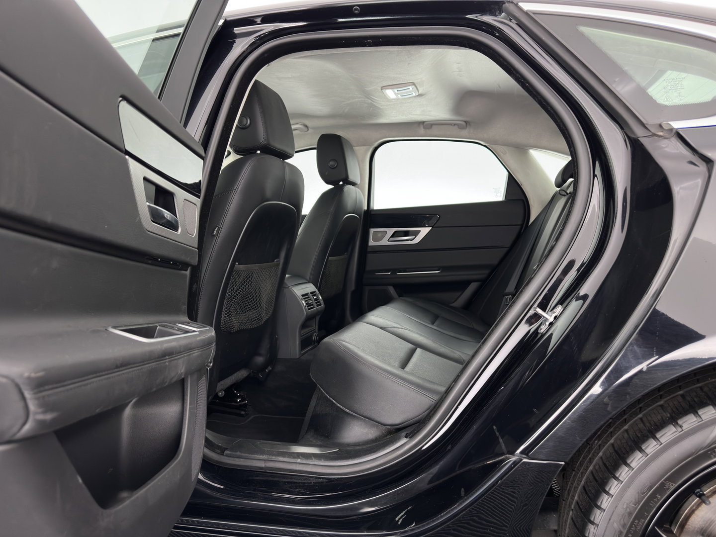 Jaguar XF 2.0d Prestige *AUT | LEATHER | XENON | SPORTSEATS | CAMERA | PRIVACY-GLASS | SHIFTPADDLES | NAVI-FULLMAP | ECC | PDC | CRUISE | 19''ALU*